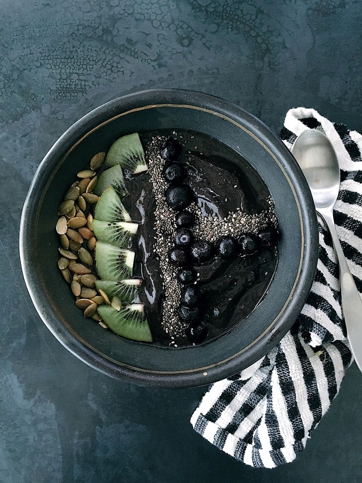 aketta cricket protein acai bowl